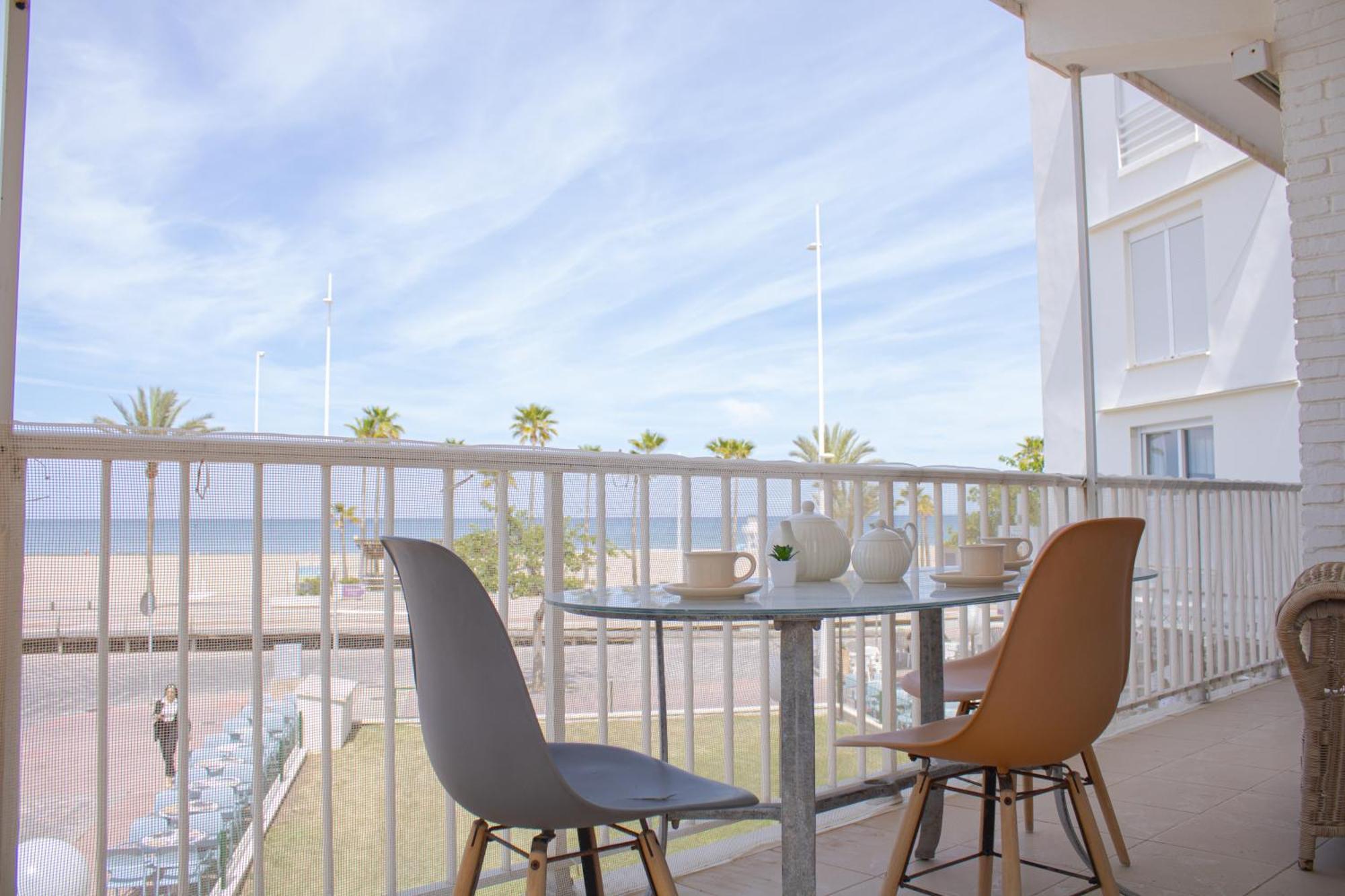 Precioso Apartamento En 1º Linea De La Playa De Gandia Solo Familias Luaran gambar